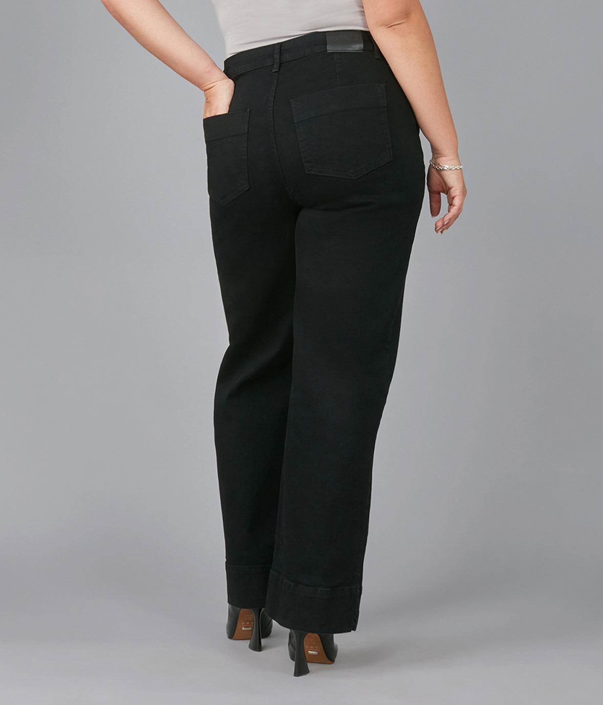 COLETTE-BLK High Rise Wide Leg Jeans 31" Inseam